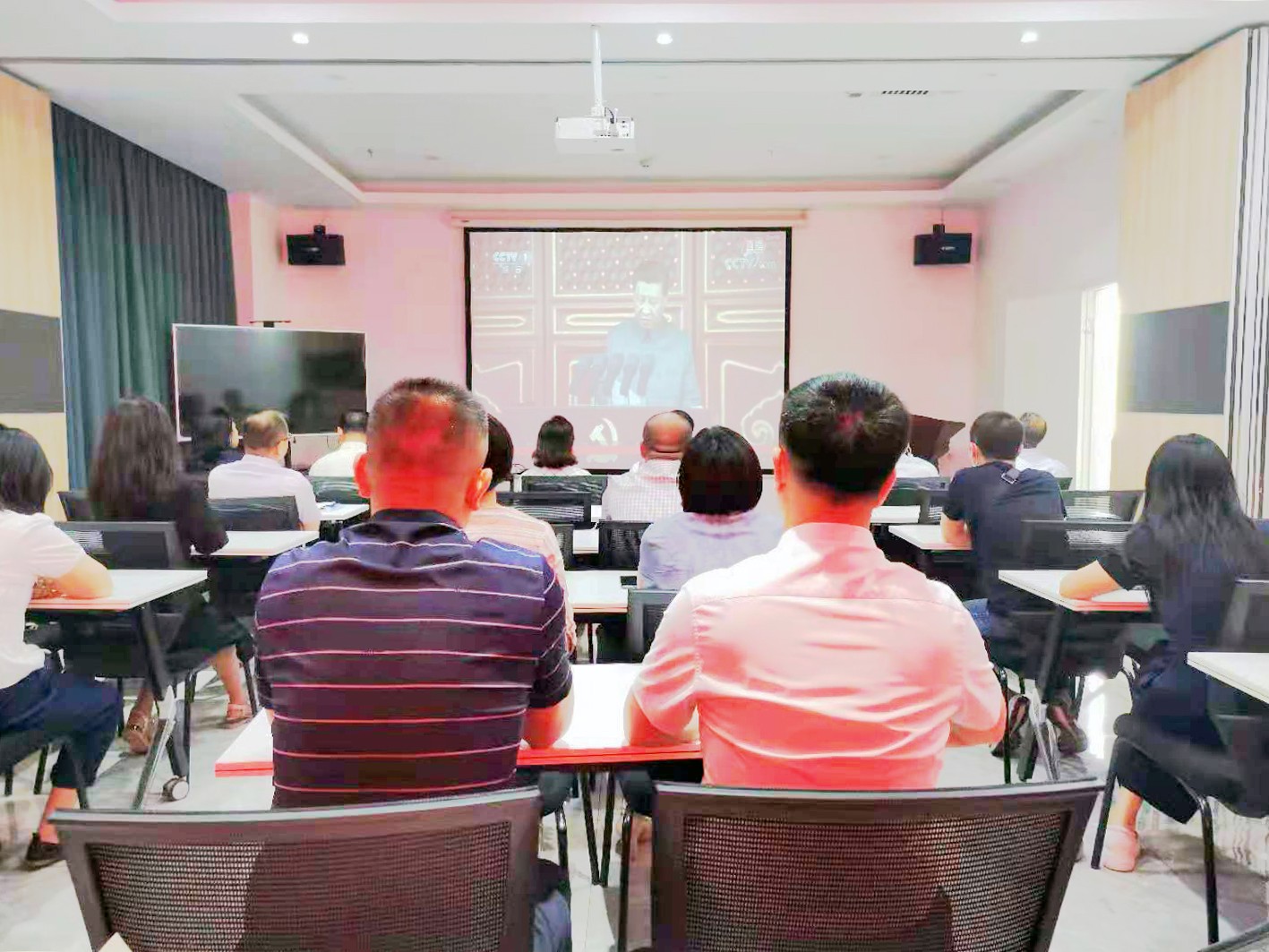 新疆微信图片_20210701123400.jpg 新疆微信图片_20210701123400.jpg